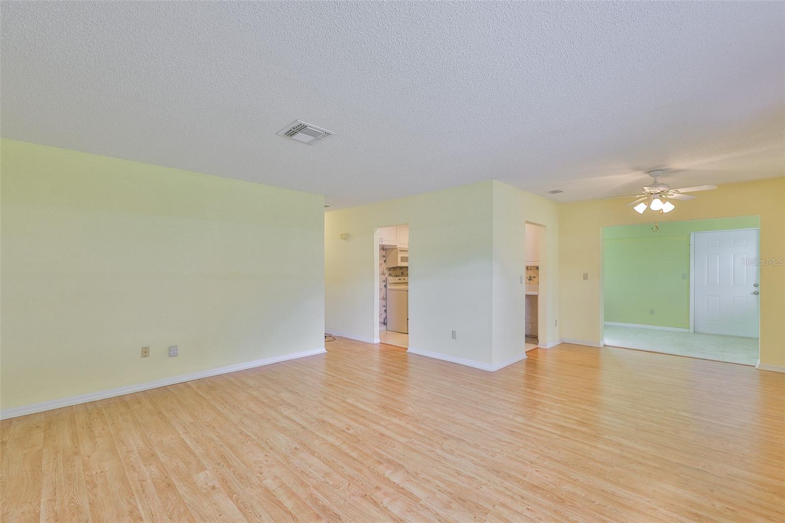 Image 4 of 49 For 1908 Canterbury Lane 20