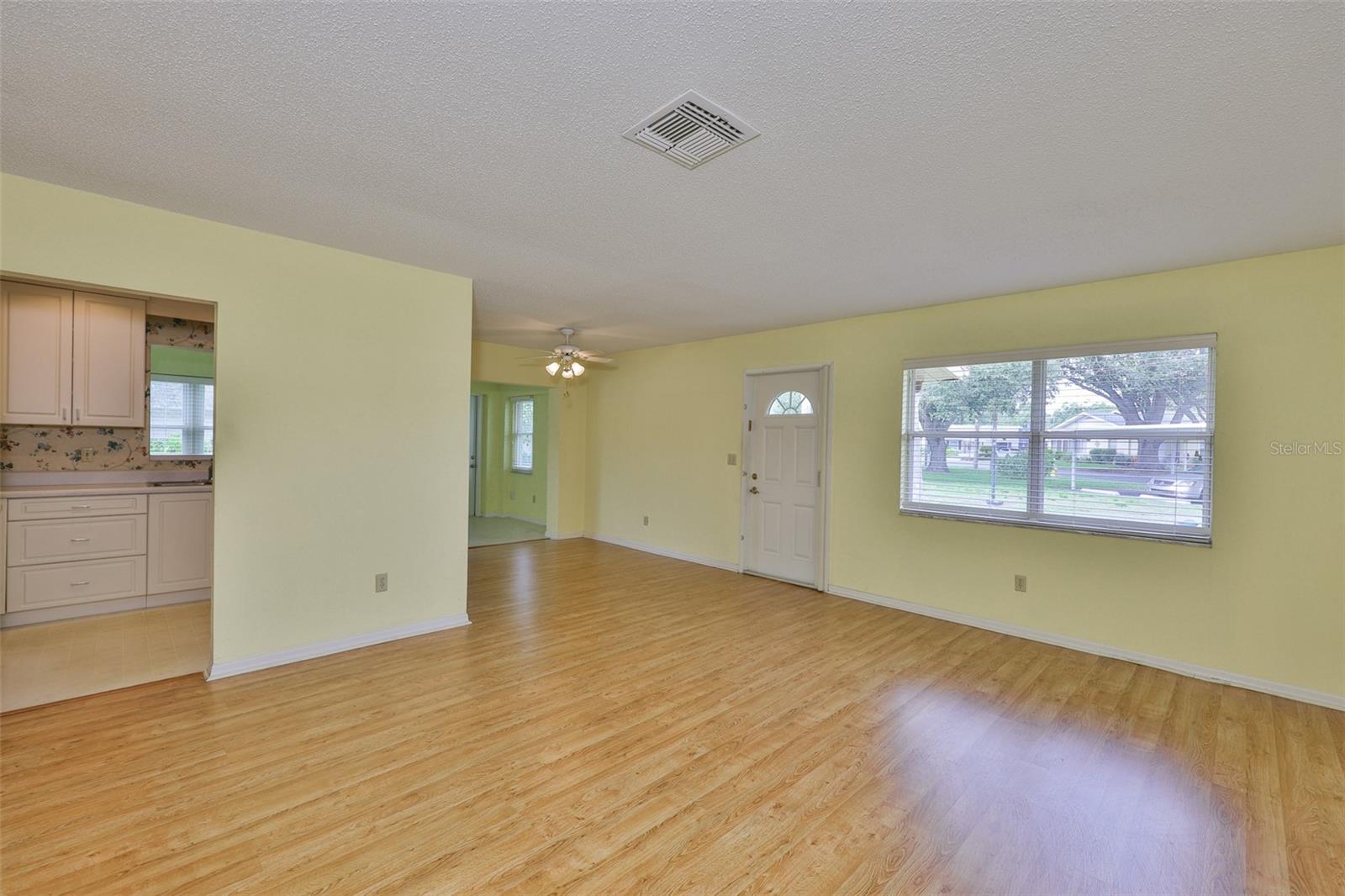 Image 6 of 49 For 1908 Canterbury Lane 20