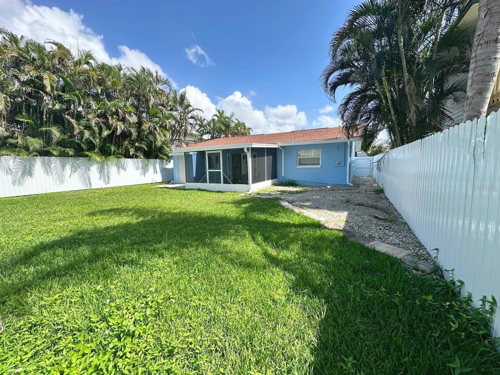 Image 22 of 27 For 17734 1st Street E