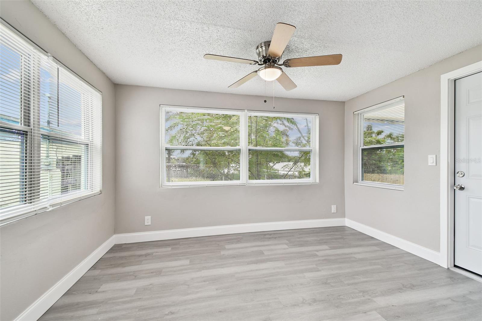 Image 11 of 40 For 3704 Oakhurst Drive