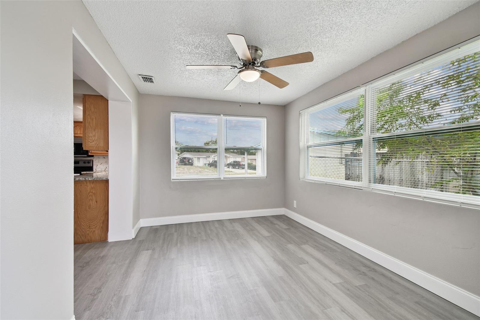 Image 12 of 40 For 3704 Oakhurst Drive