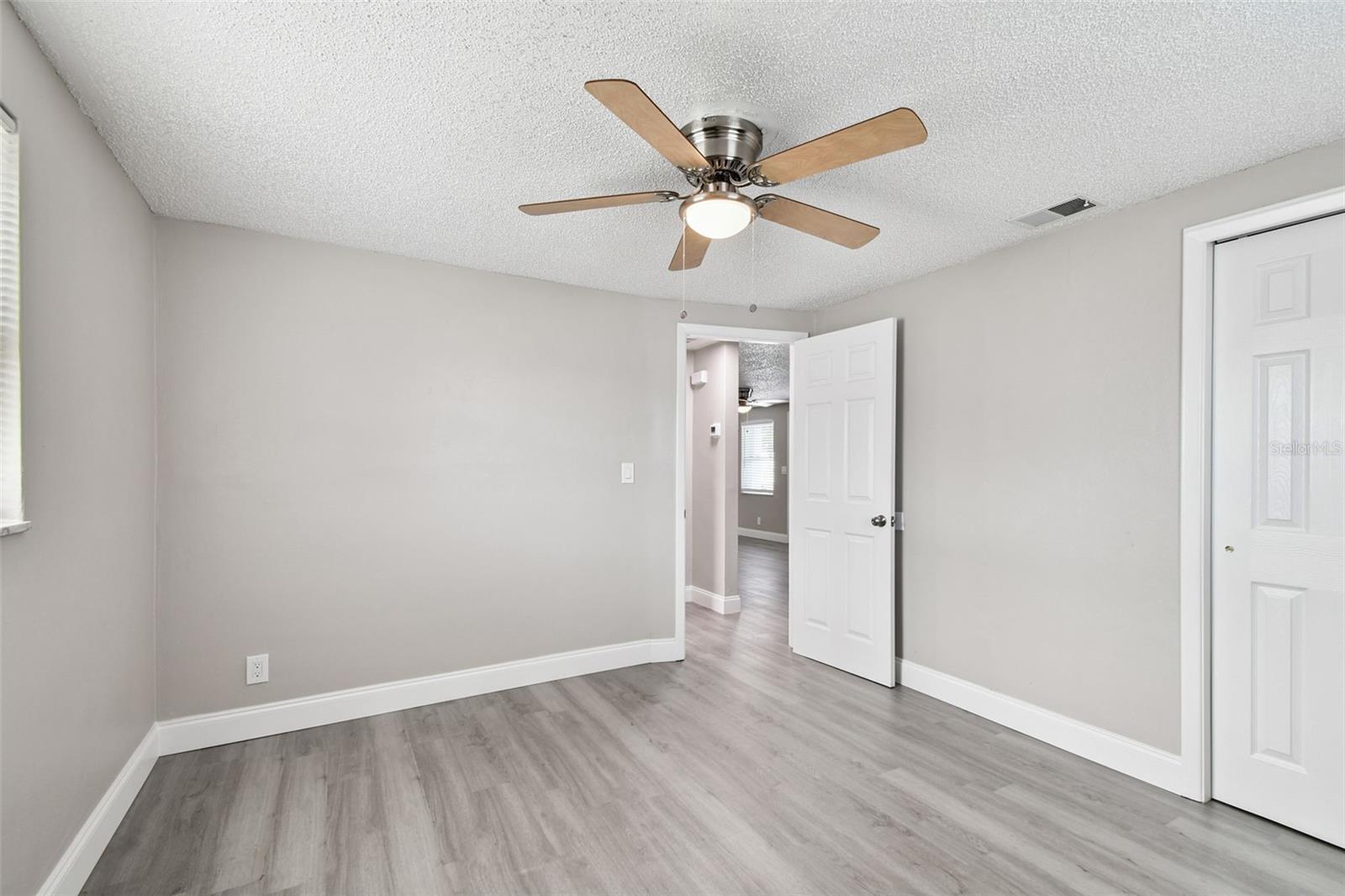 Image 29 of 40 For 3704 Oakhurst Drive