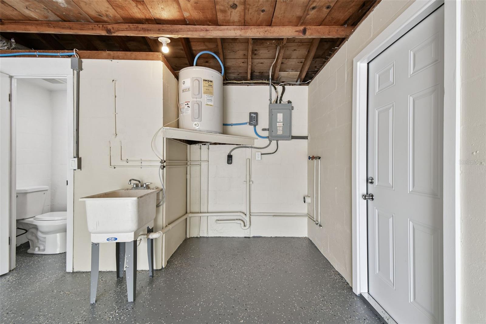 Image 33 of 40 For 3704 Oakhurst Drive