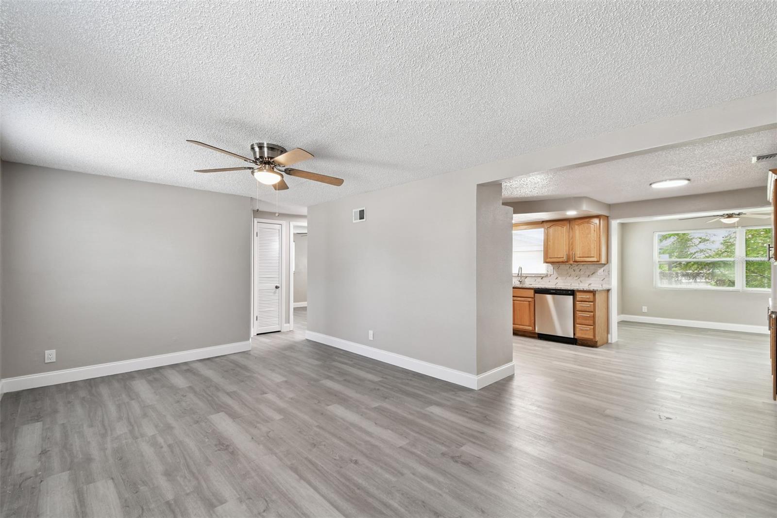 Image 5 of 40 For 3704 Oakhurst Drive