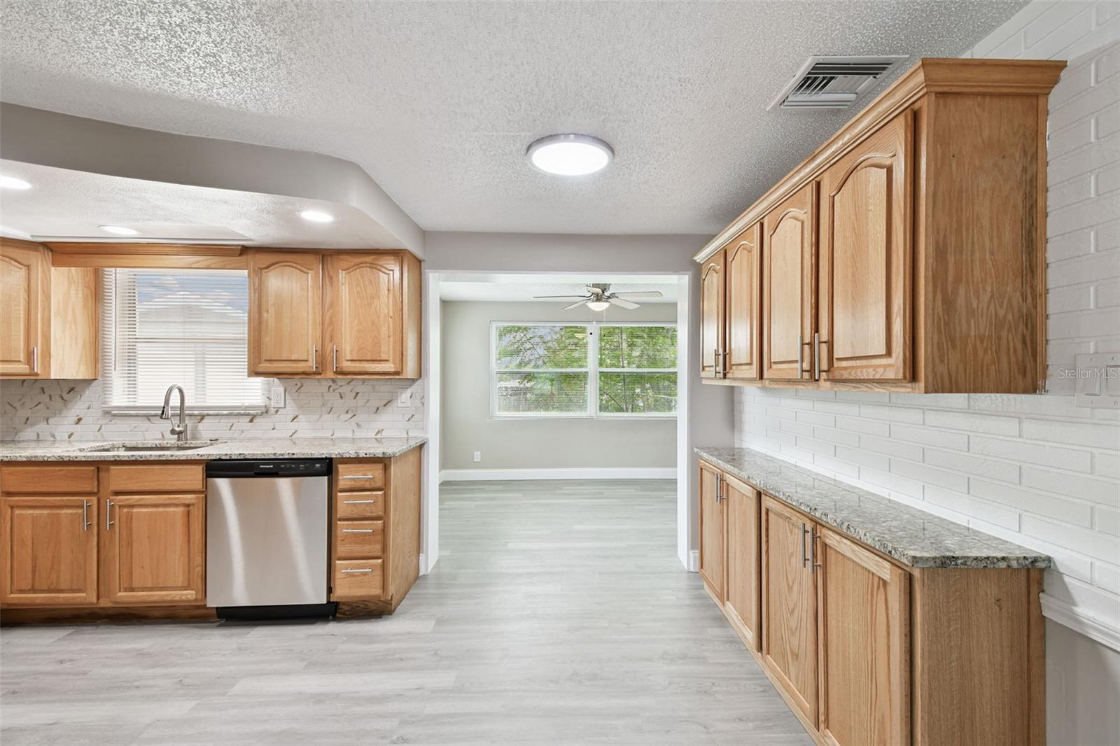 Image 6 of 40 For 3704 Oakhurst Drive