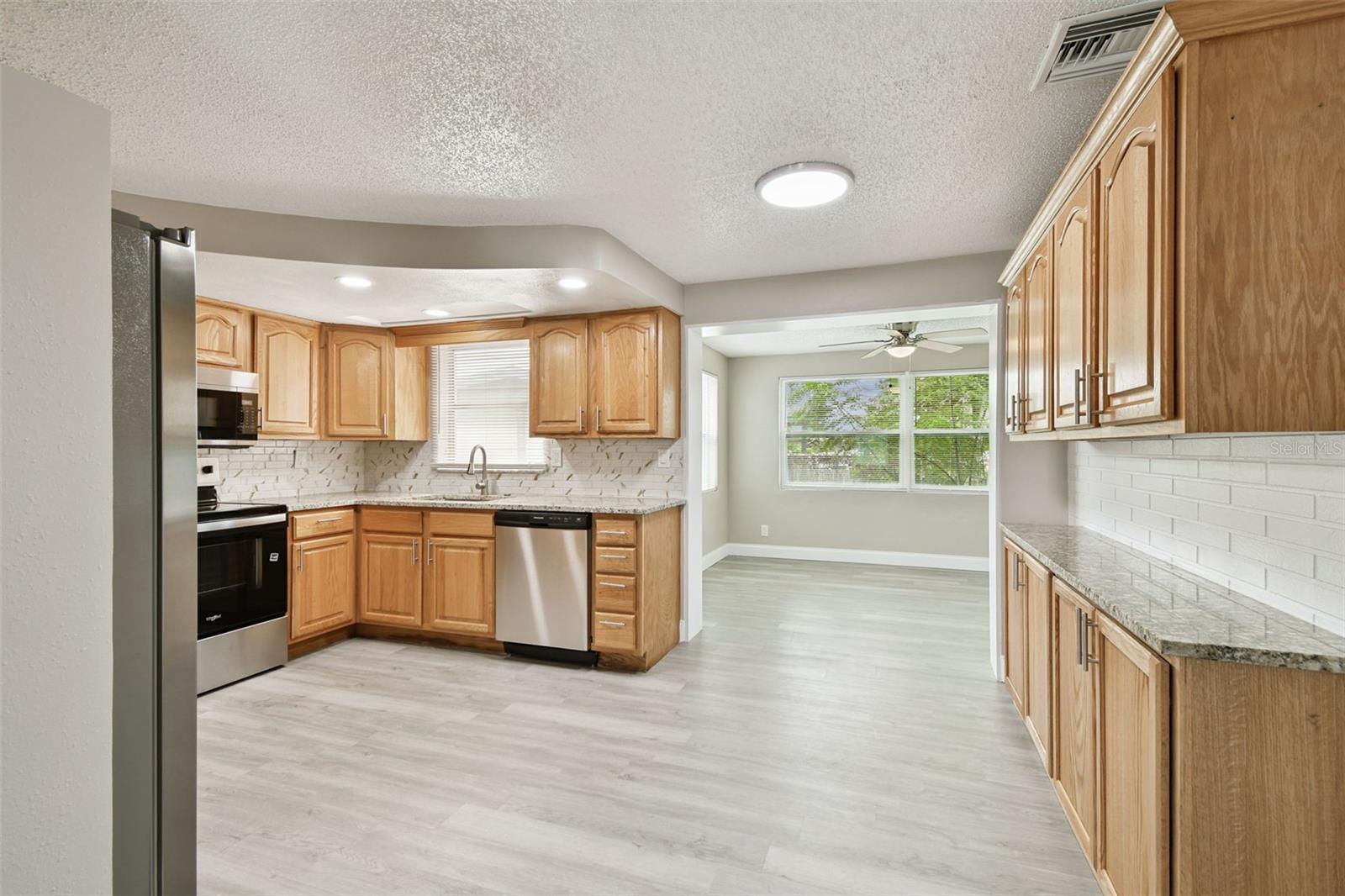 Image 7 of 40 For 3704 Oakhurst Drive