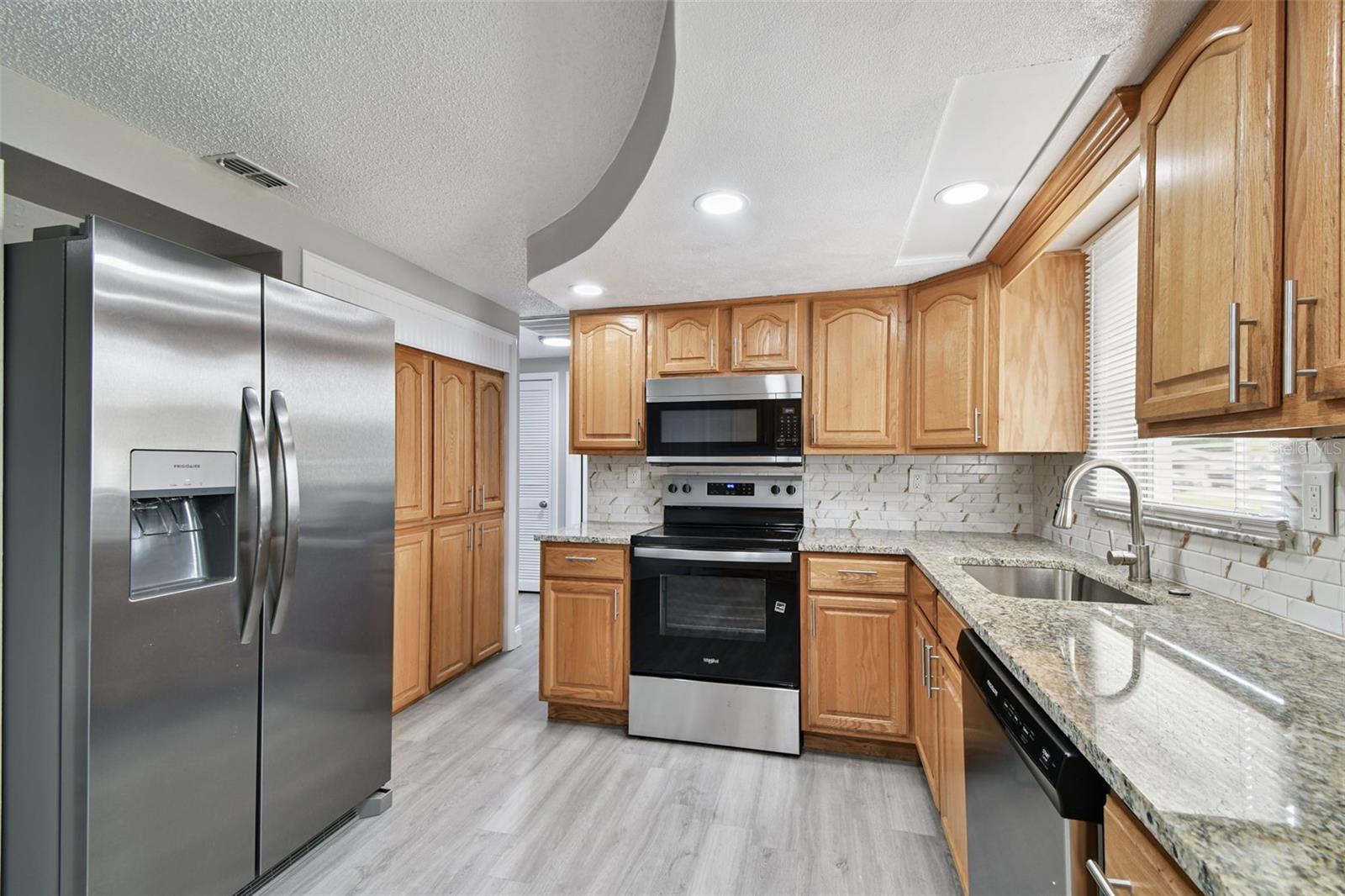 Image 9 of 40 For 3704 Oakhurst Drive