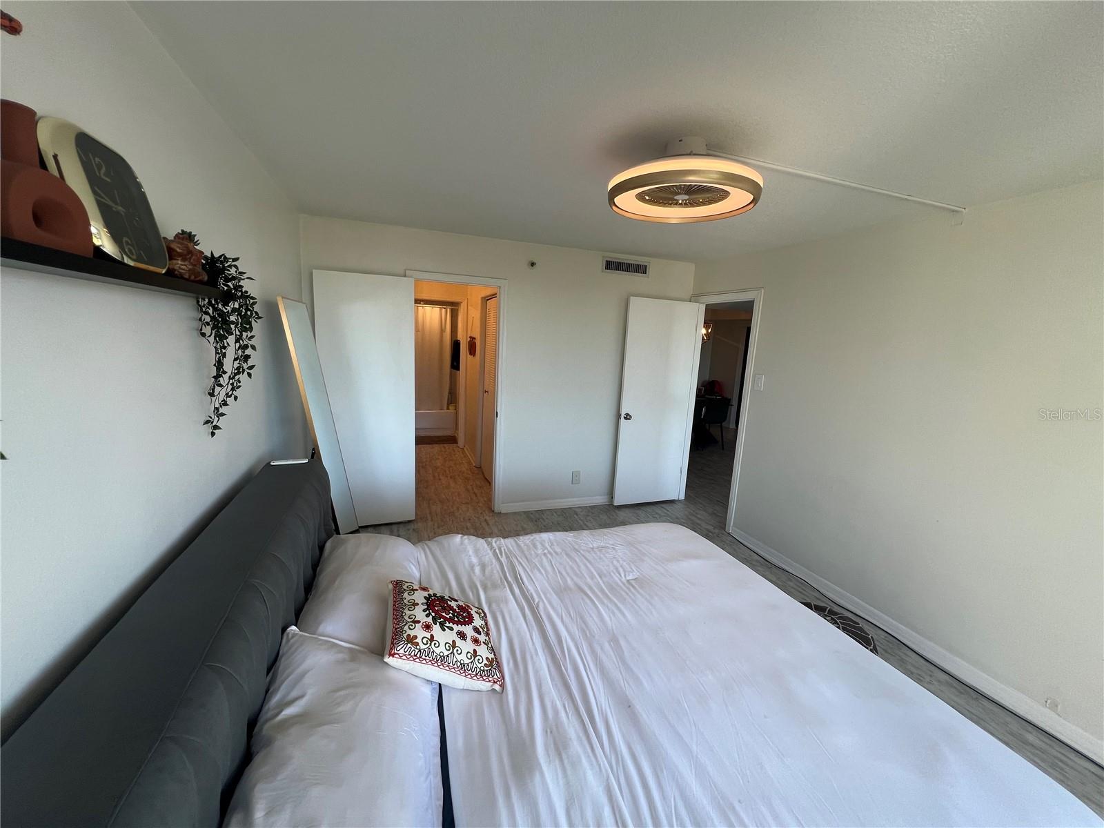 Image 21 of 50 For 3211 Swann Avenue 506