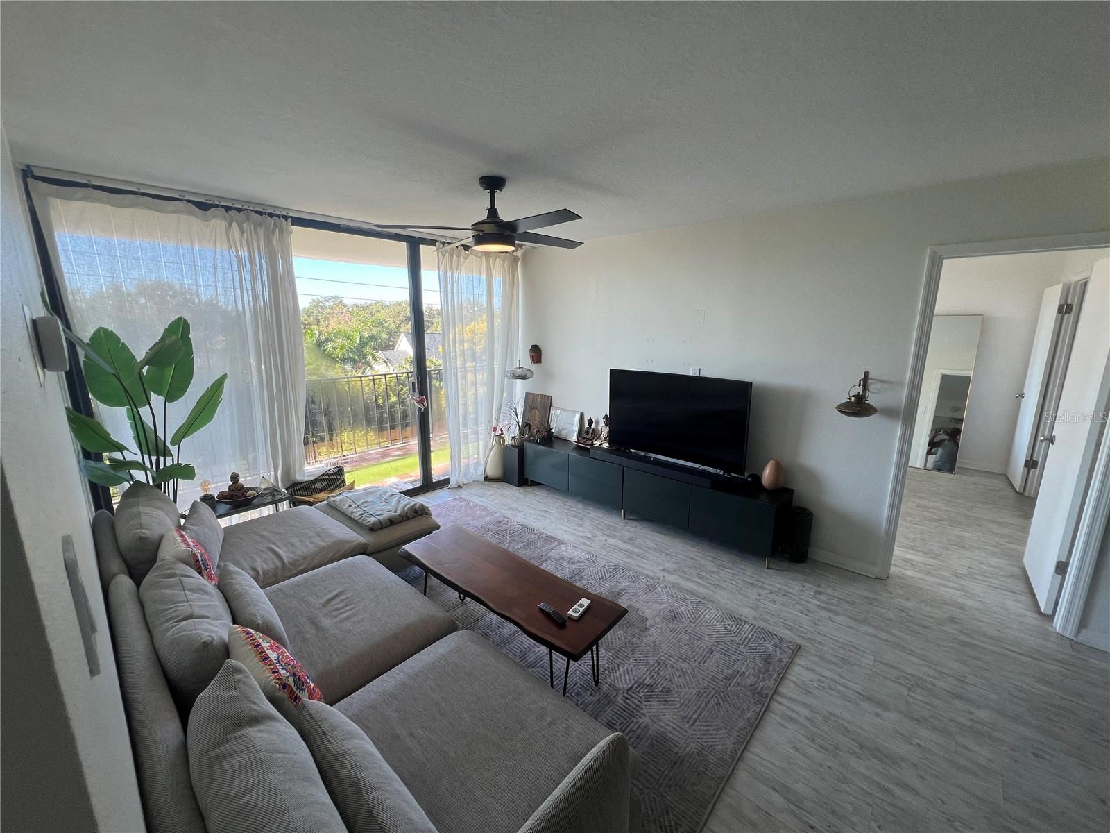 Image 31 of 50 For 3211 Swann Avenue 506