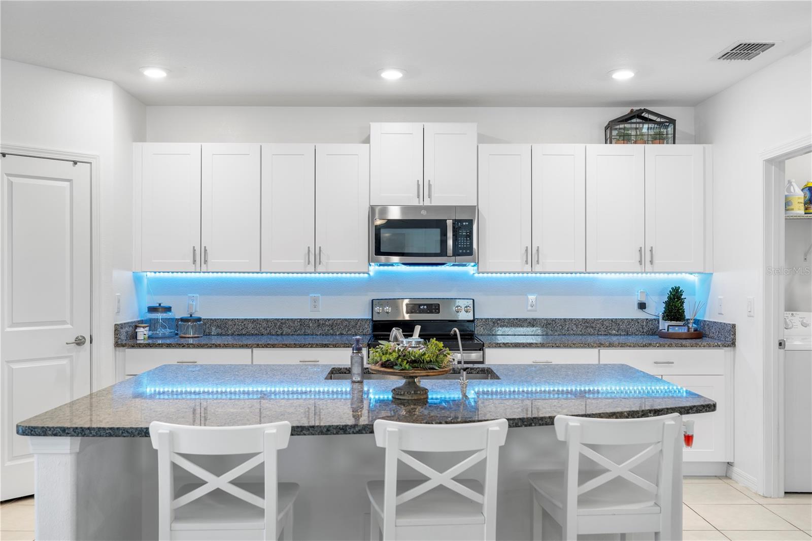 Listing photo id 8 for 9919 Aqua Miles Path