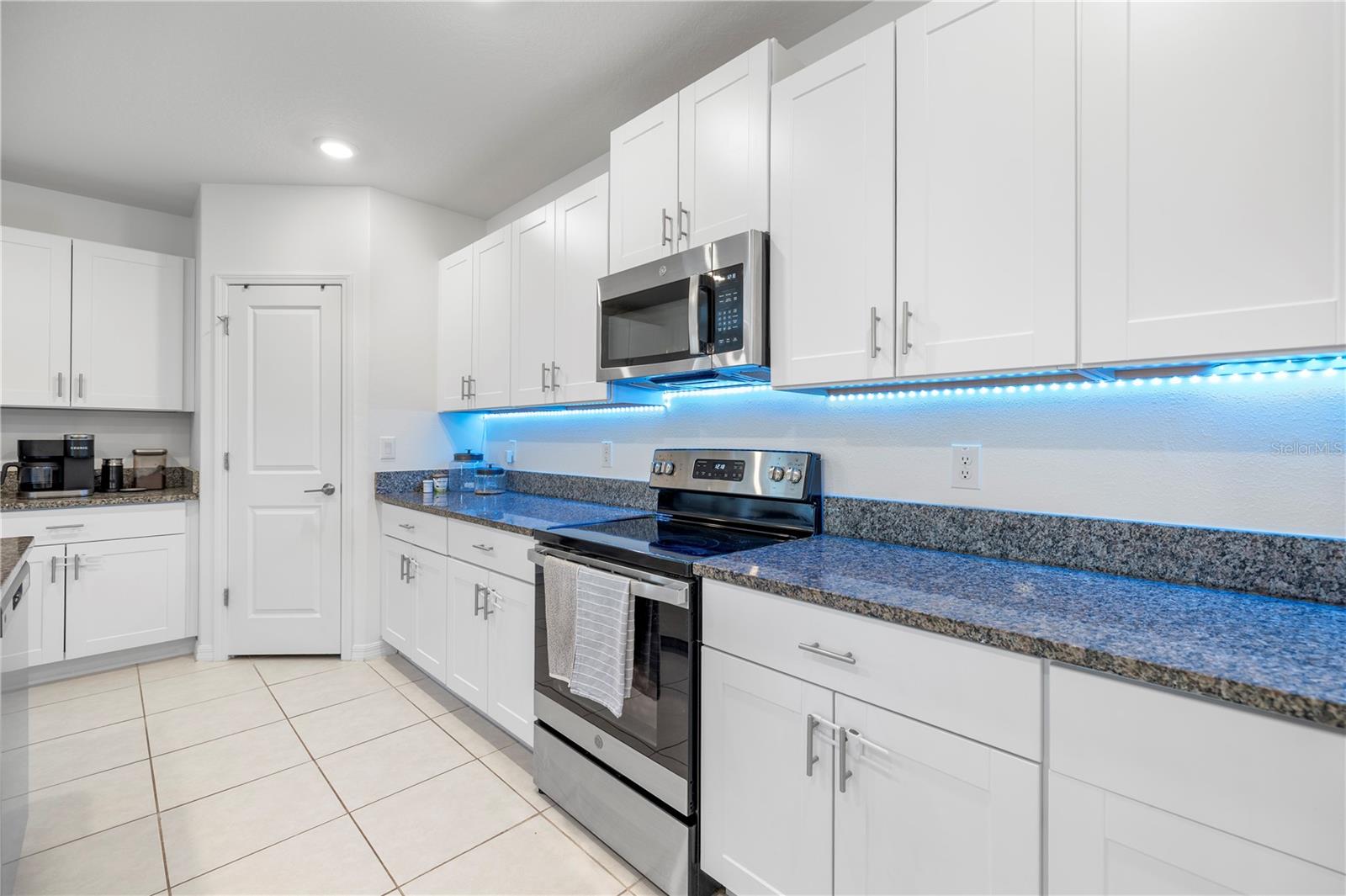 Listing photo id 9 for 9919 Aqua Miles Path