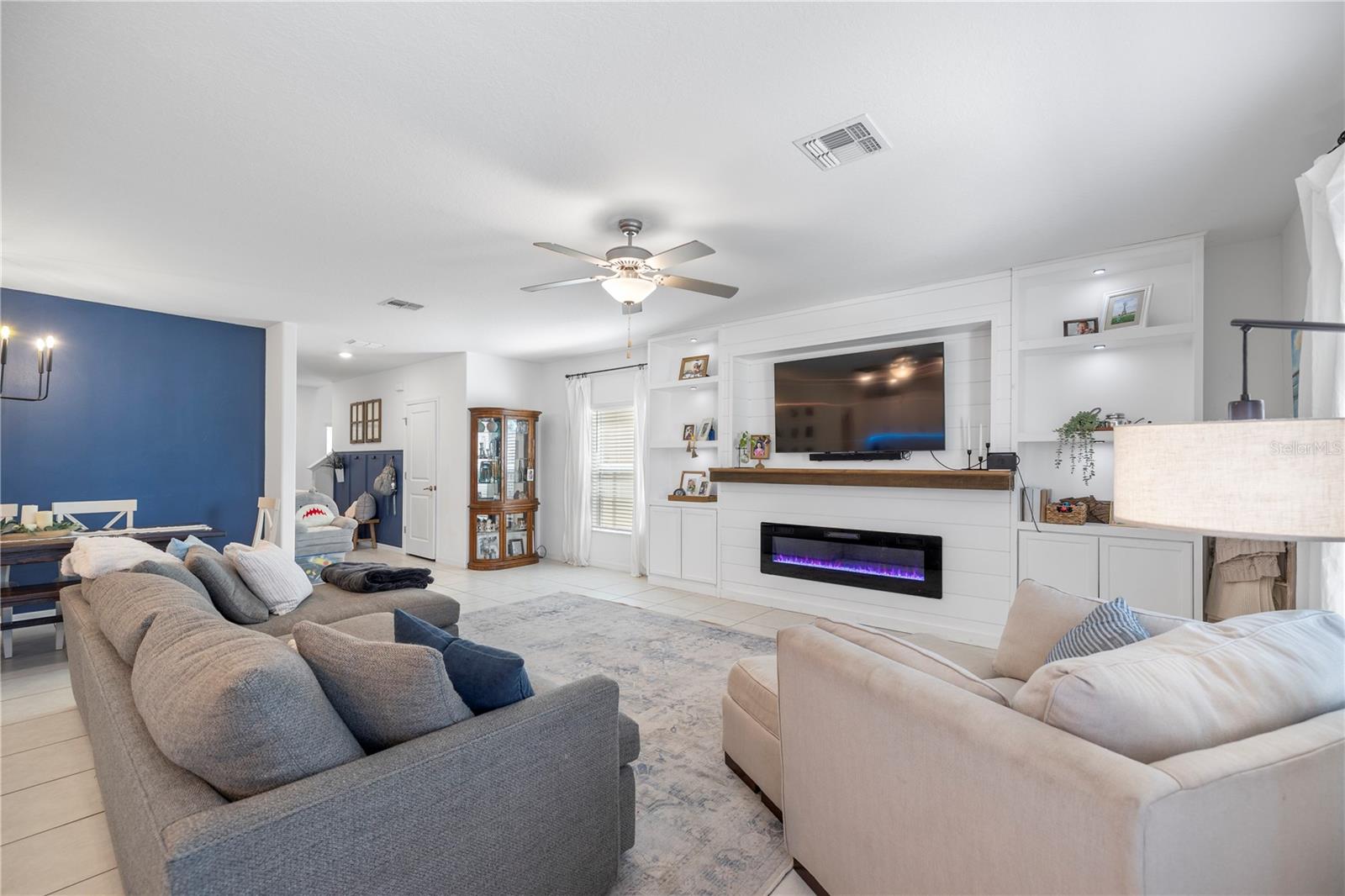 Listing photo id 4 for 9919 Aqua Miles Path