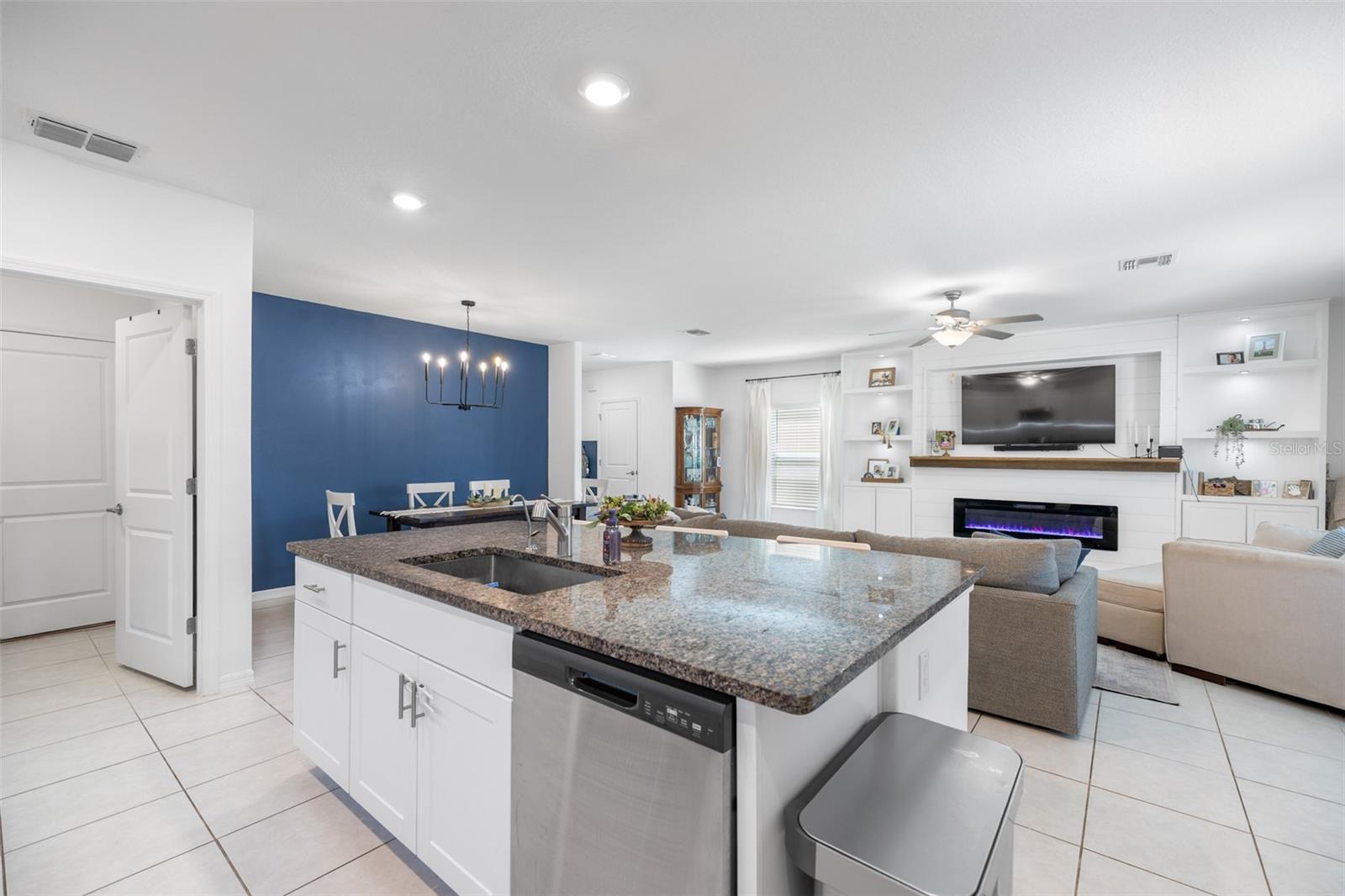 Listing photo id 6 for 9919 Aqua Miles Path