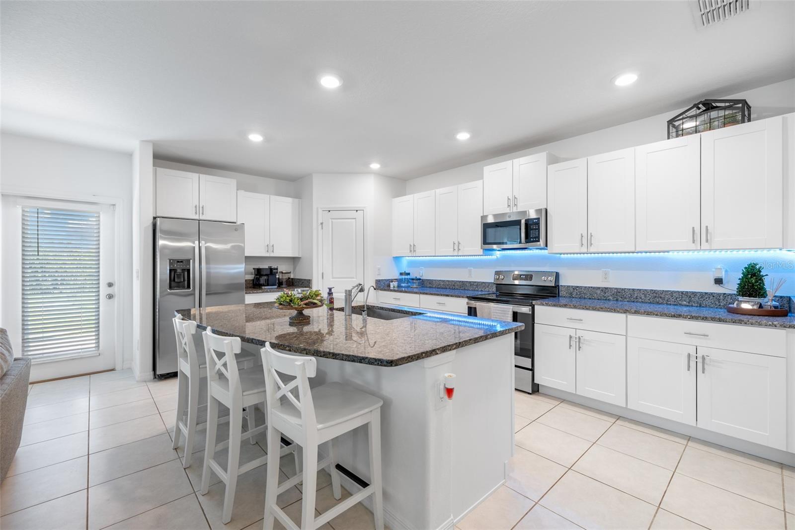 Listing photo id 7 for 9919 Aqua Miles Path