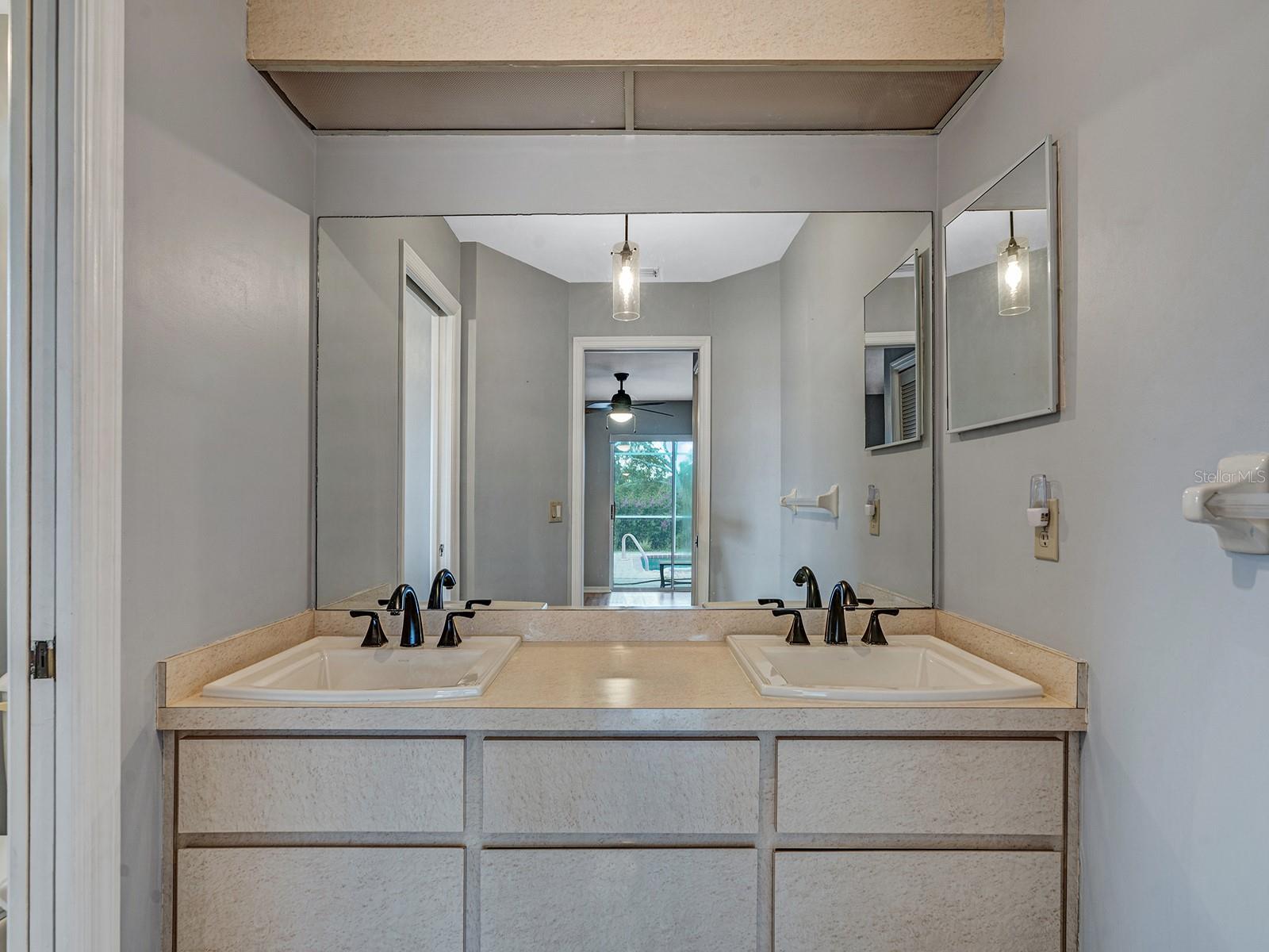 Image 15 of 29 For 10454 Ventura Drive
