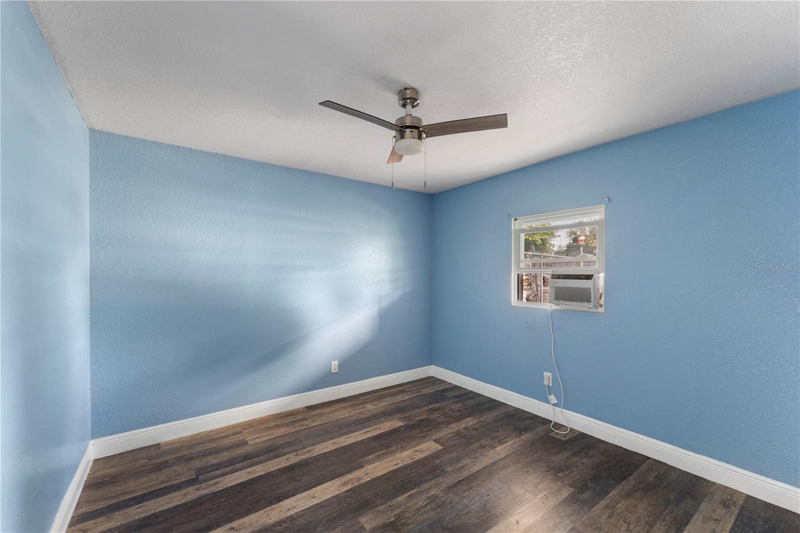 Image 23 of 38 For 5712 15th Street E