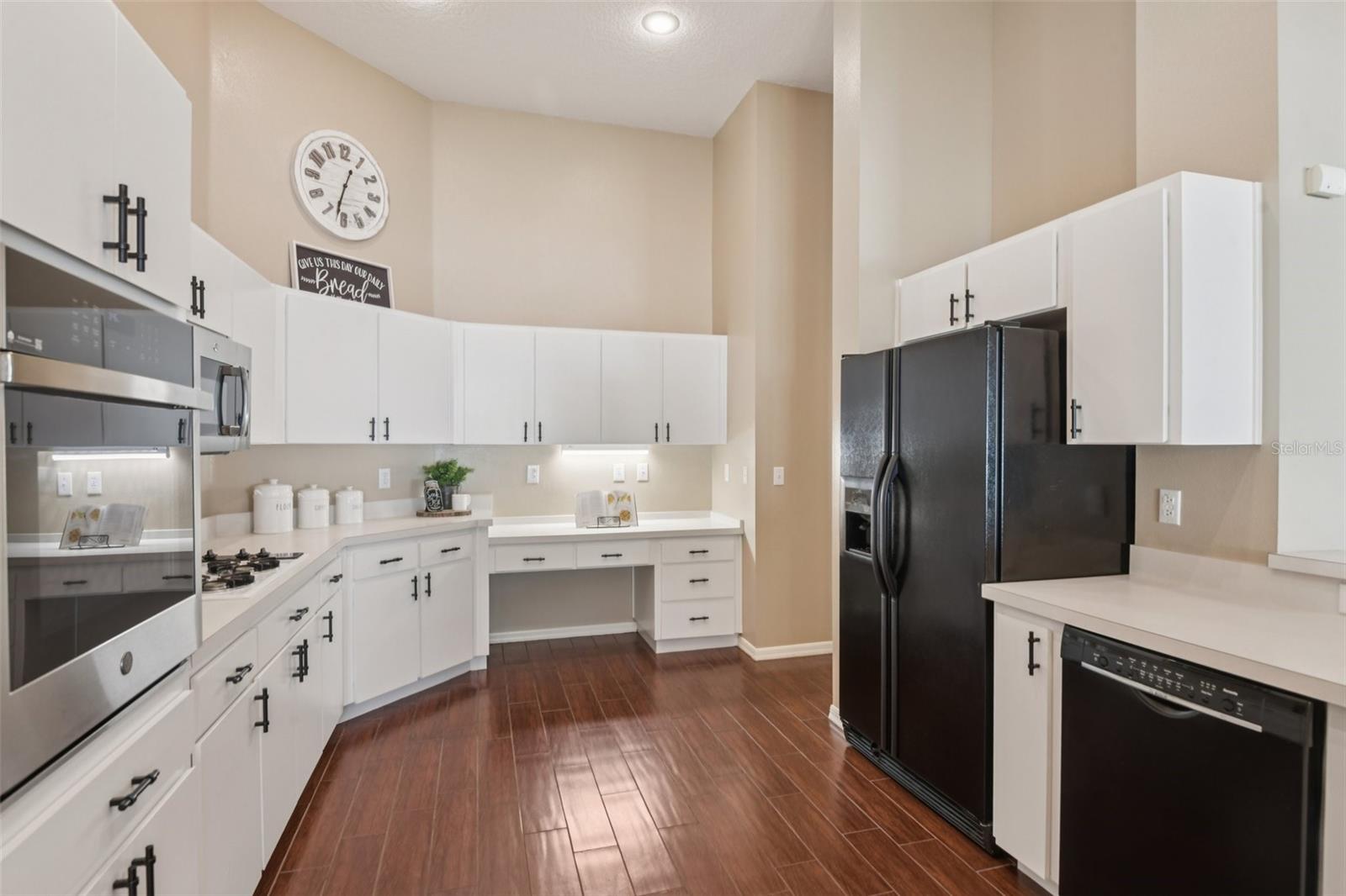 Image 16 of 74 For 28239 Brokenmead Path