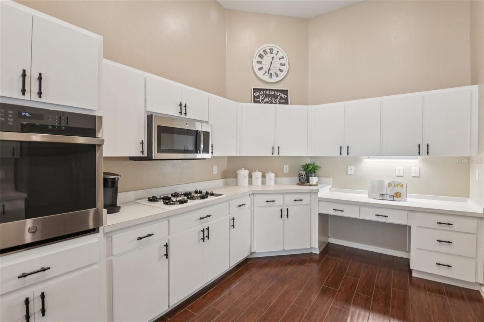 Image 17 of 74 For 28239 Brokenmead Path