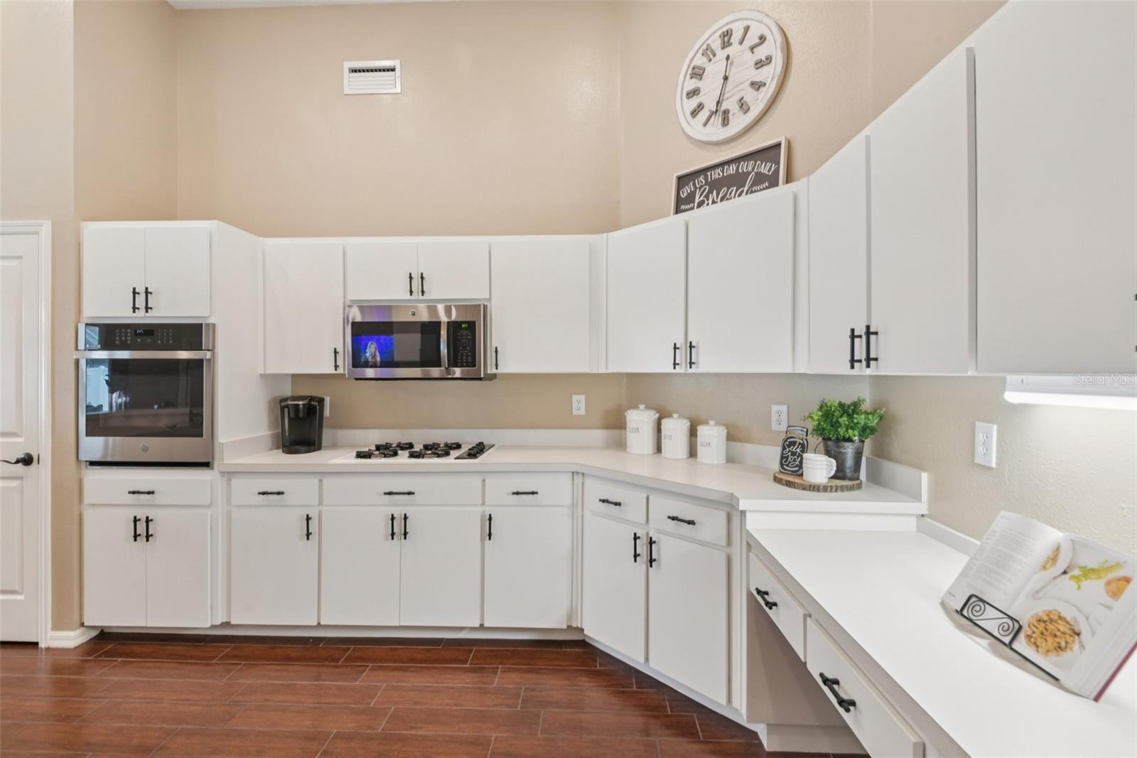 Image 18 of 74 For 28239 Brokenmead Path