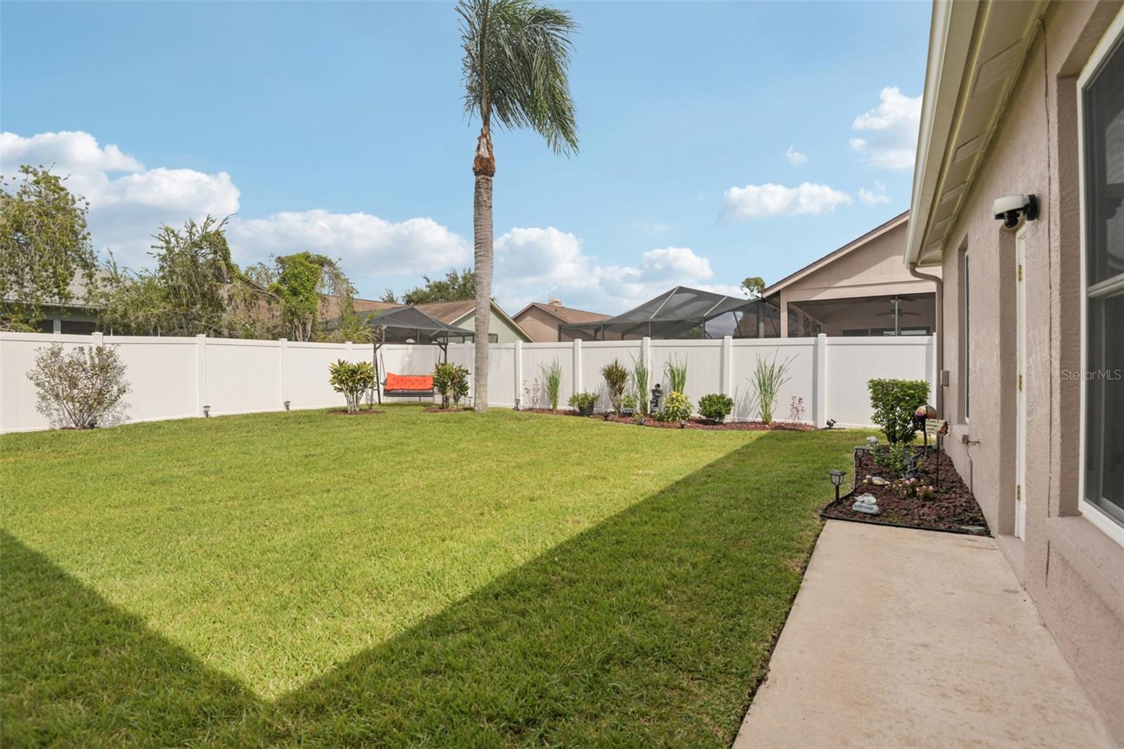 Image 40 of 74 For 28239 Brokenmead Path