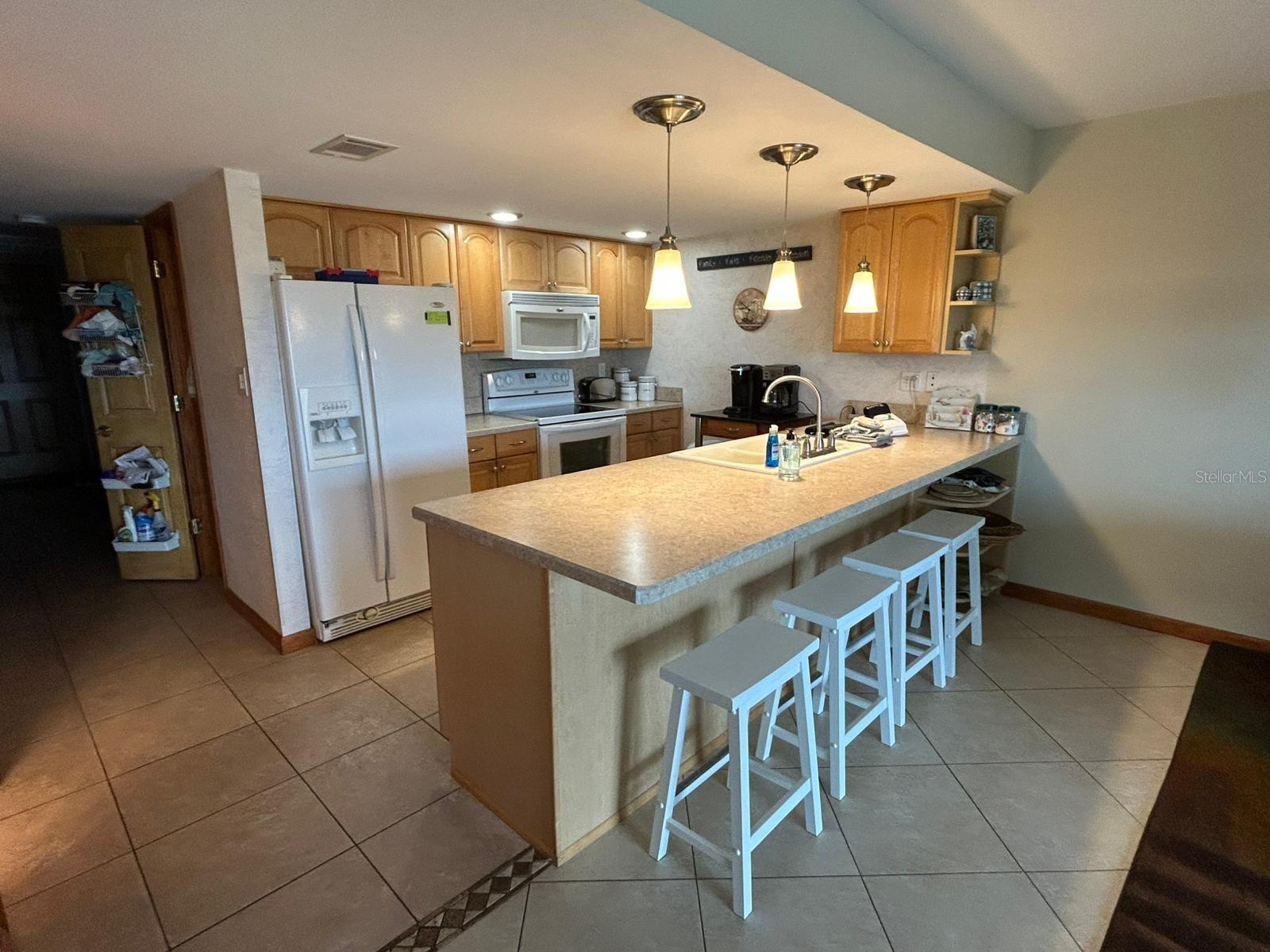 Image 11 of 40 For 19610 Gulf Blvd  206