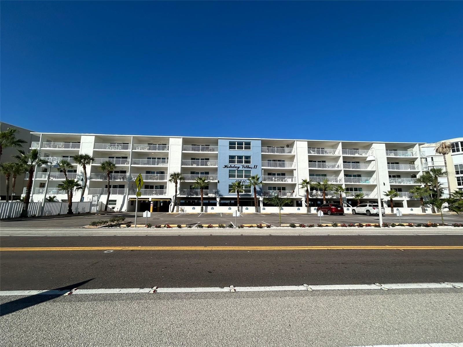 Image 3 of 40 For 19610 Gulf Blvd  206