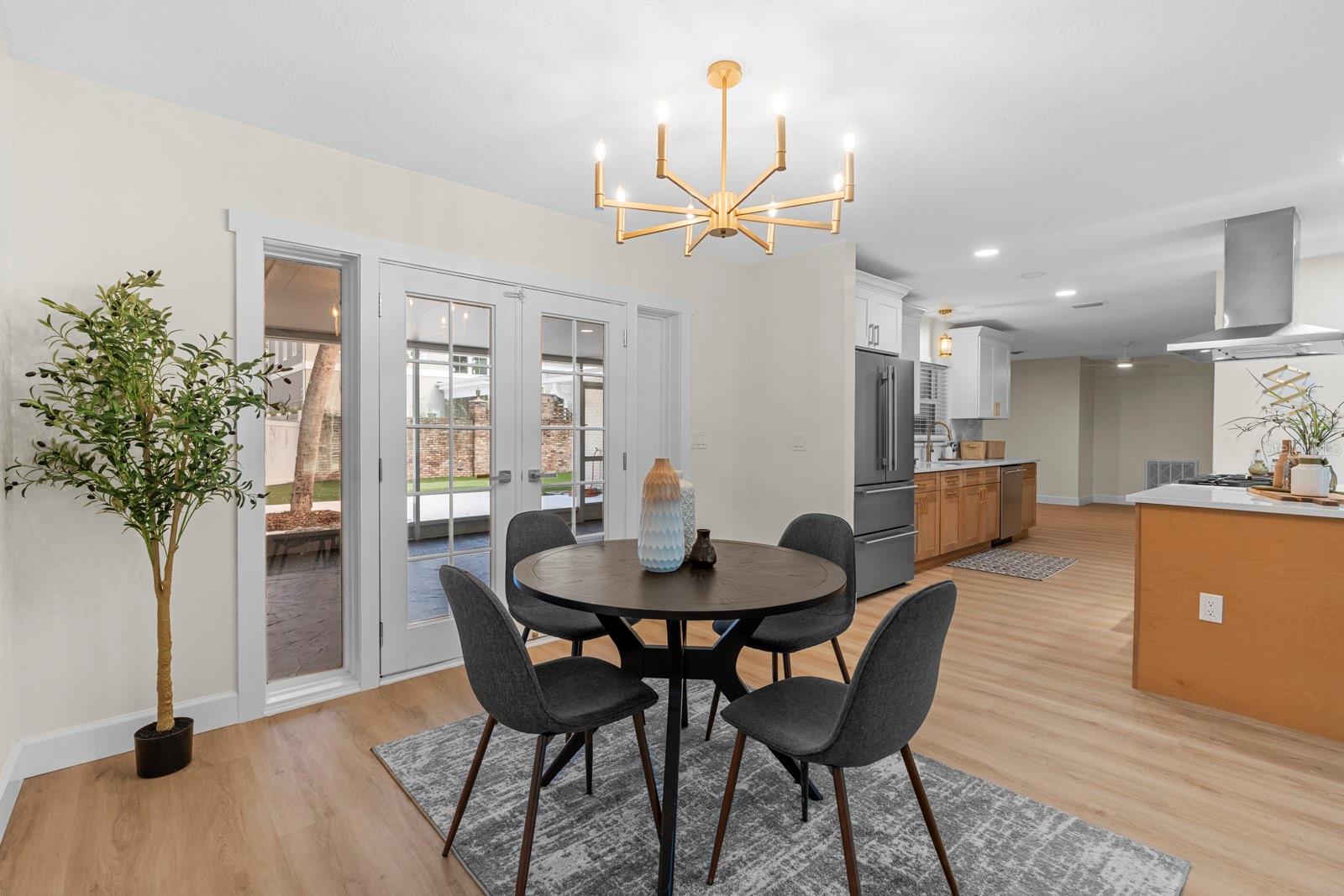 Image 19 of 68 For 4631 Sunset Boulevard