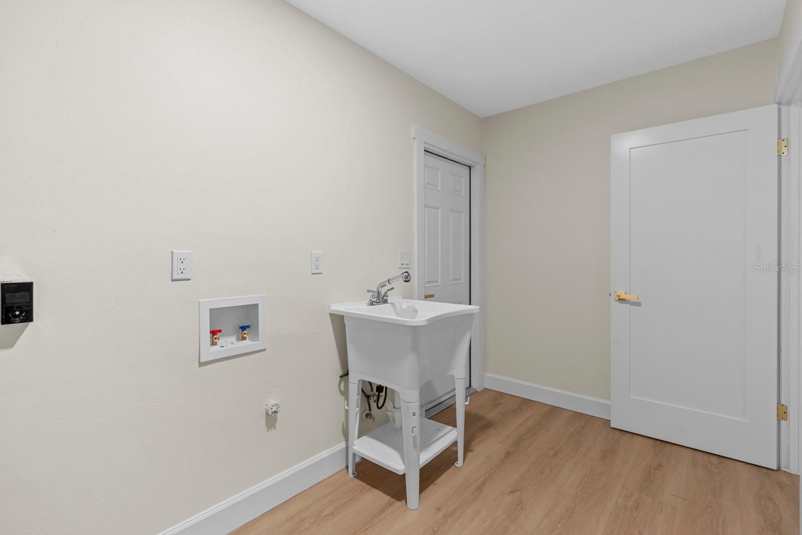 Image 43 of 68 For 4631 Sunset Boulevard