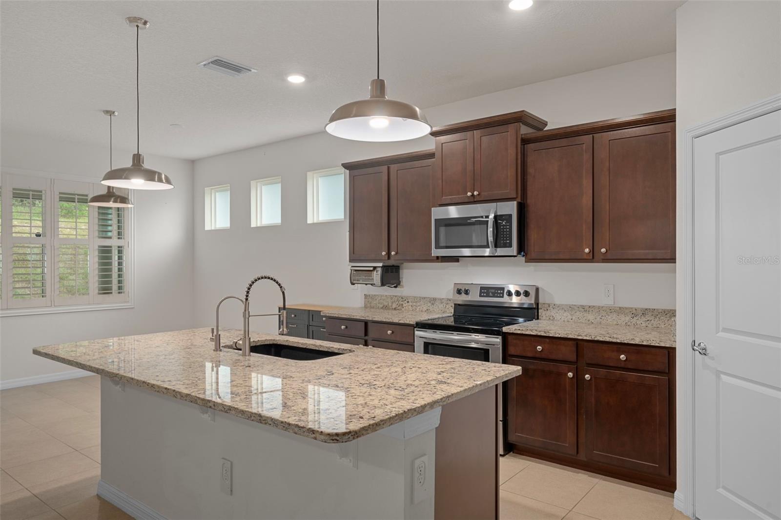 Image 11 of 50 For 12735 Eastpointe Drive