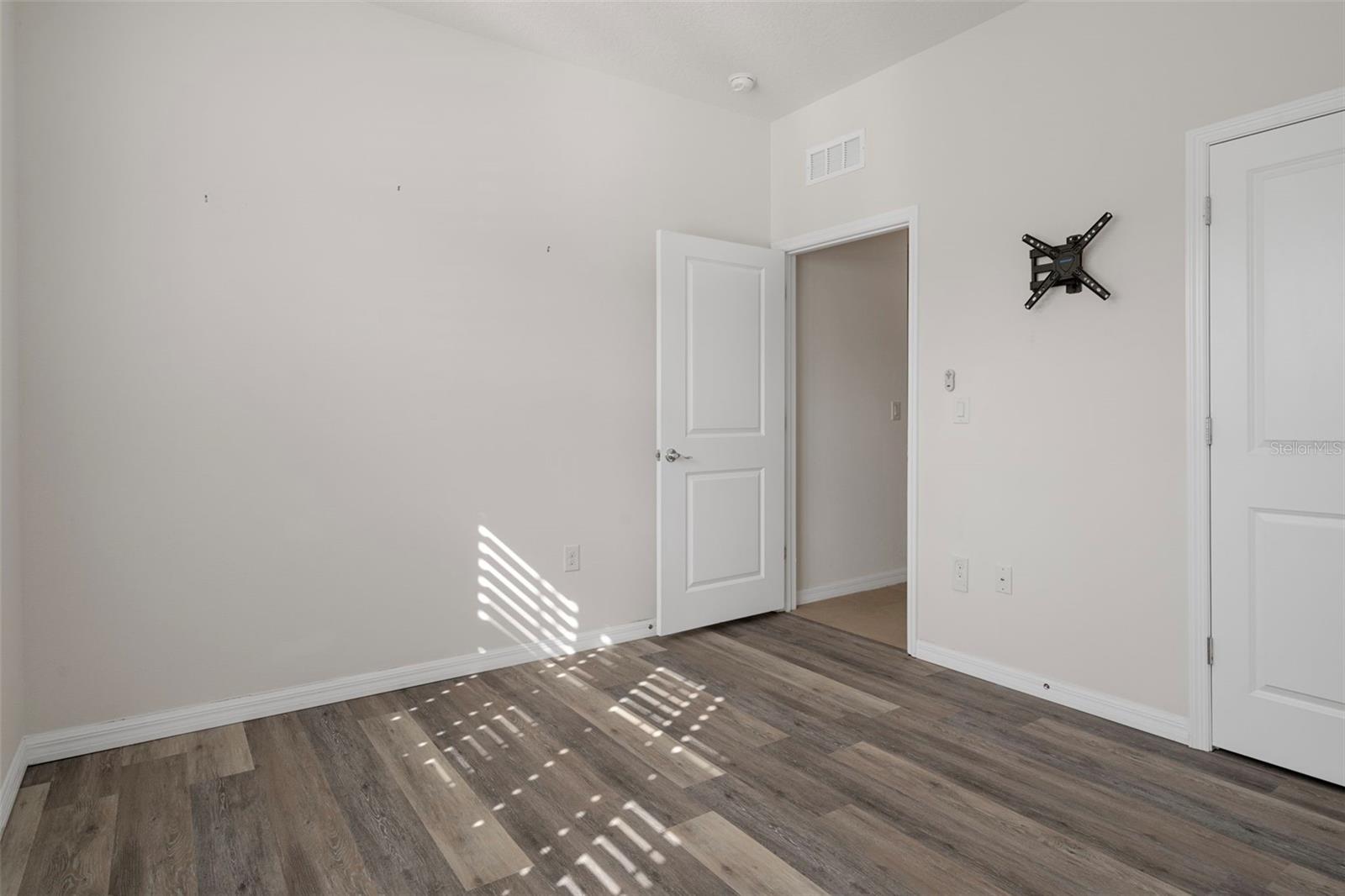 Image 38 of 50 For 12735 Eastpointe Drive