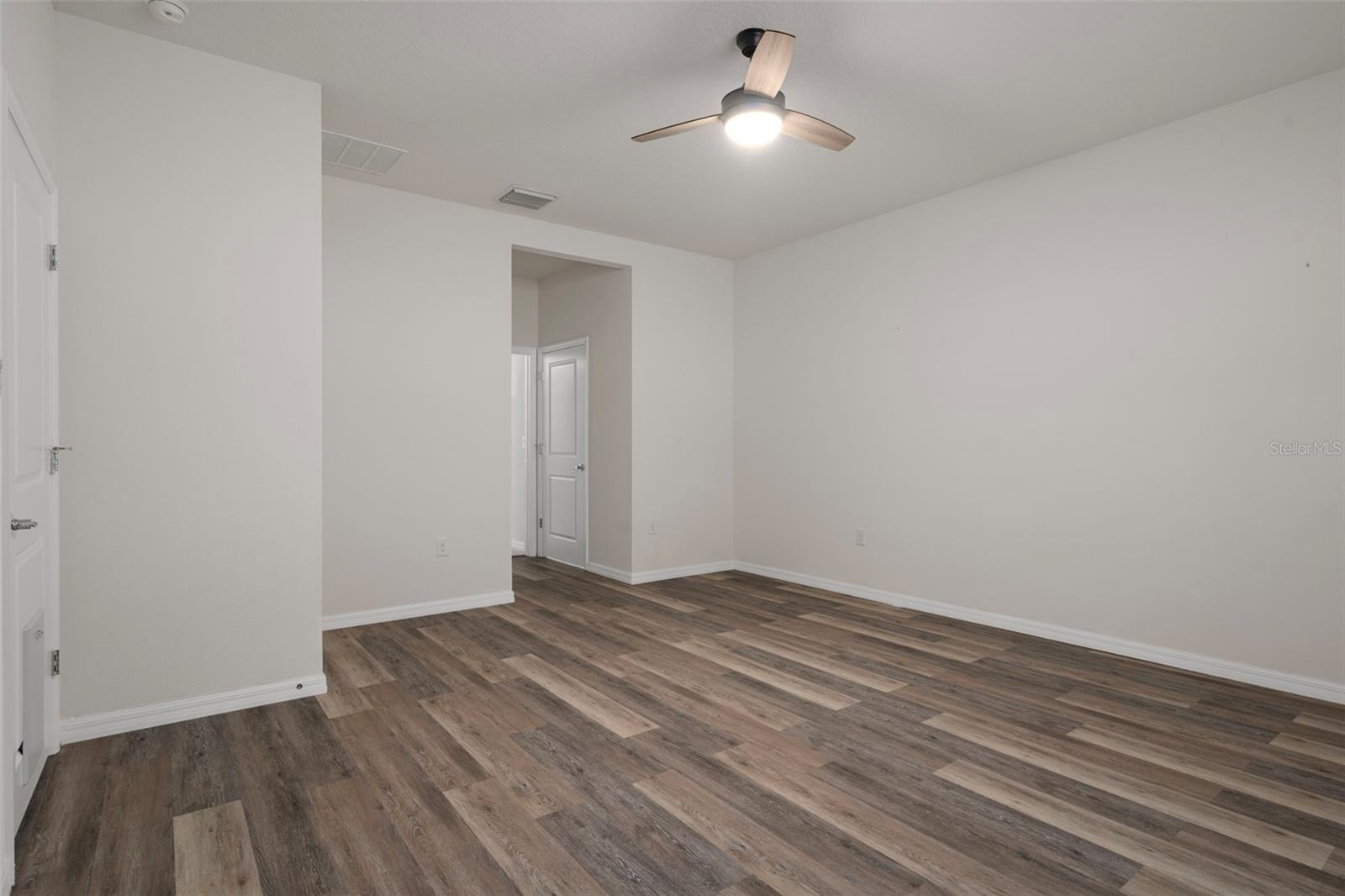 Image 39 of 50 For 12735 Eastpointe Drive