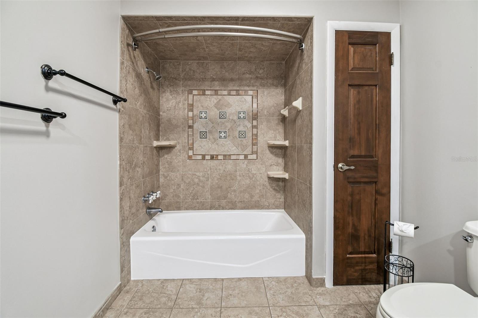 Image 28 of 98 For 10725 Dixon Drive