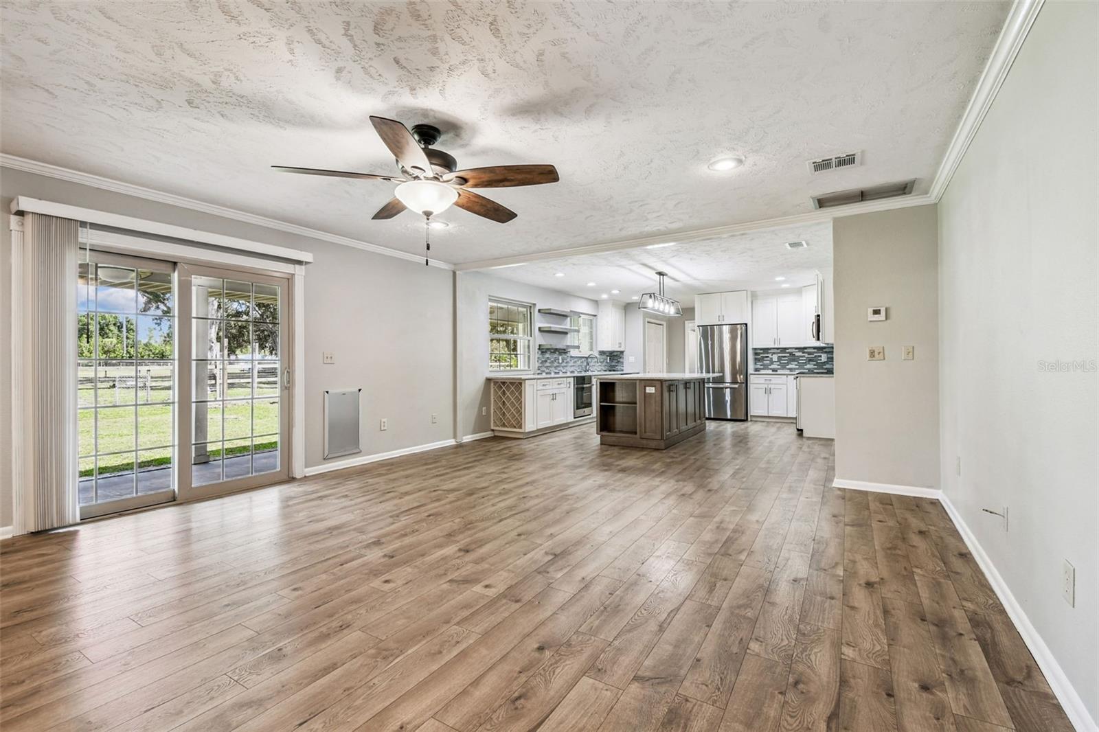 Image 47 of 98 For 10725 Dixon Drive
