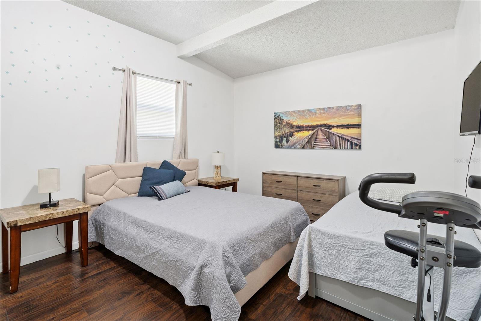 Image 17 of 32 For 2010 Lee Drive