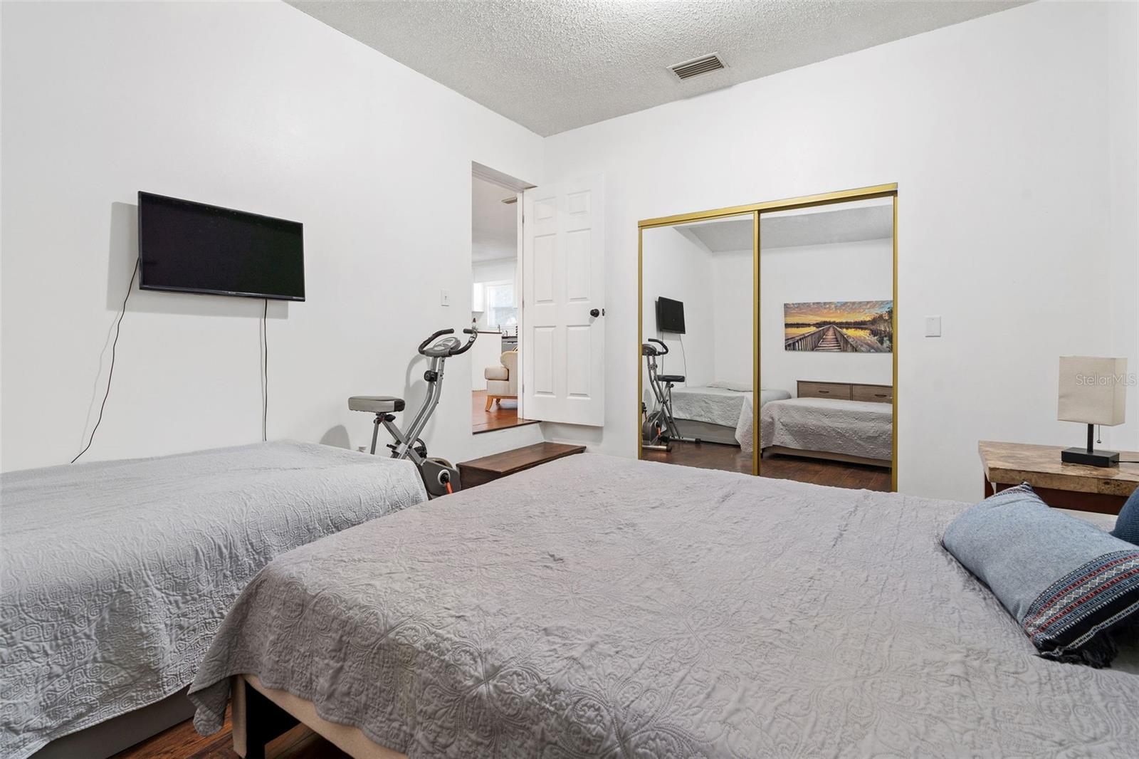 Image 18 of 32 For 2010 Lee Drive