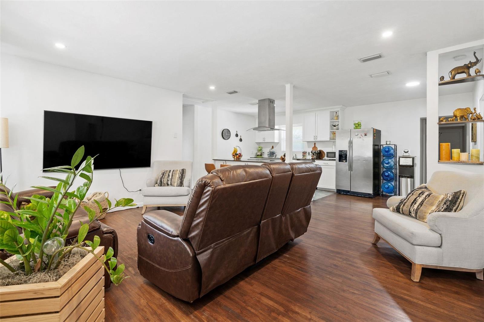 Image 5 of 32 For 2010 Lee Drive