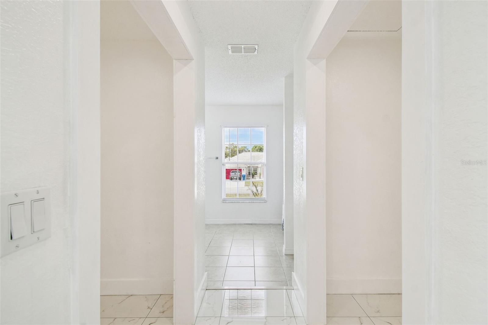 Listing photo id 18 for 2222 Champlain Avenue