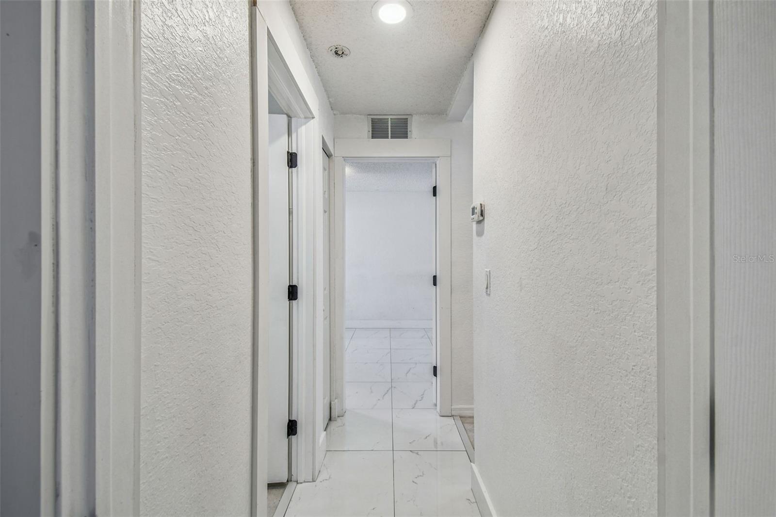 Listing photo id 36 for 2222 Champlain Avenue