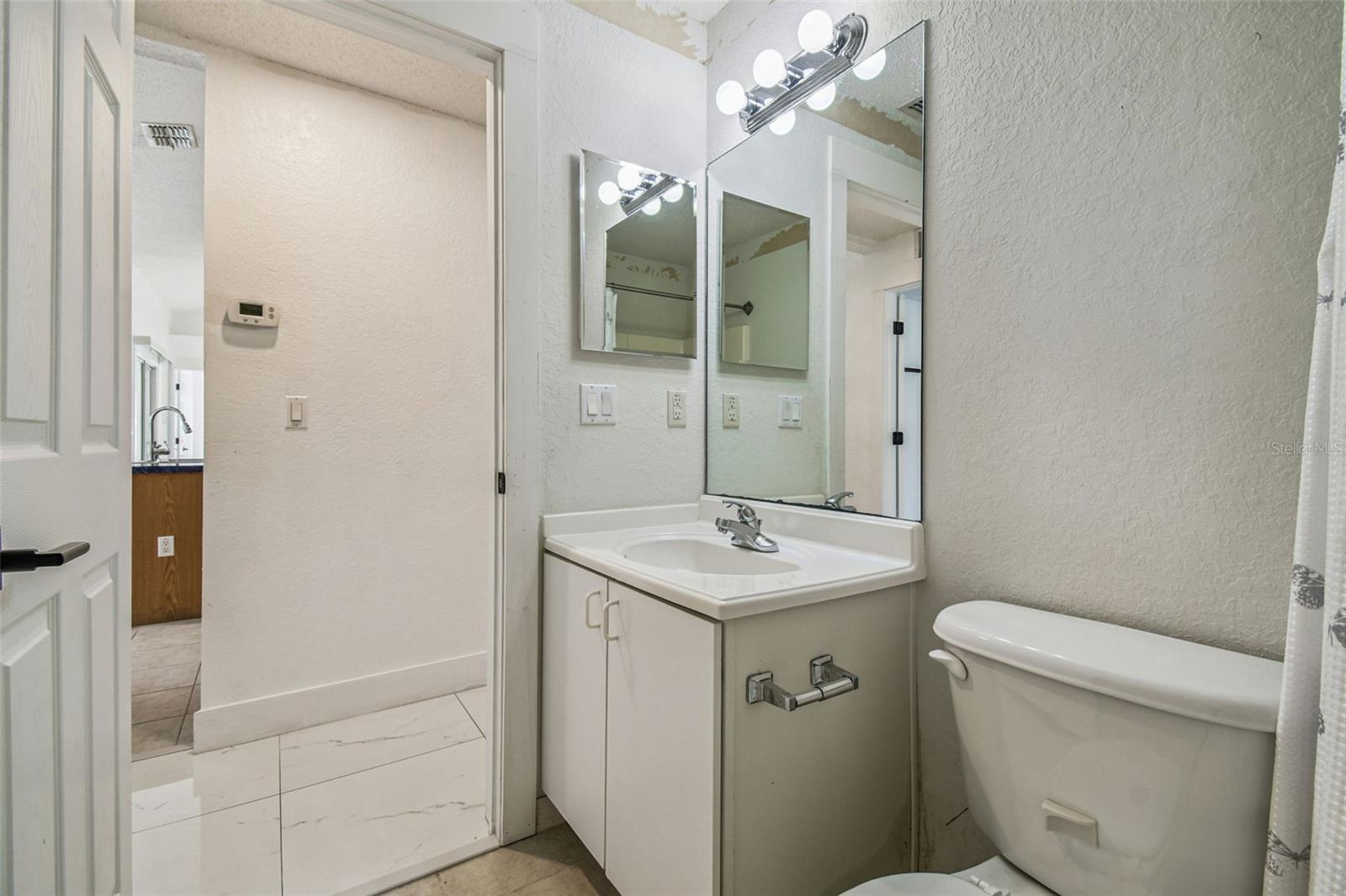 Listing photo id 40 for 2222 Champlain Avenue