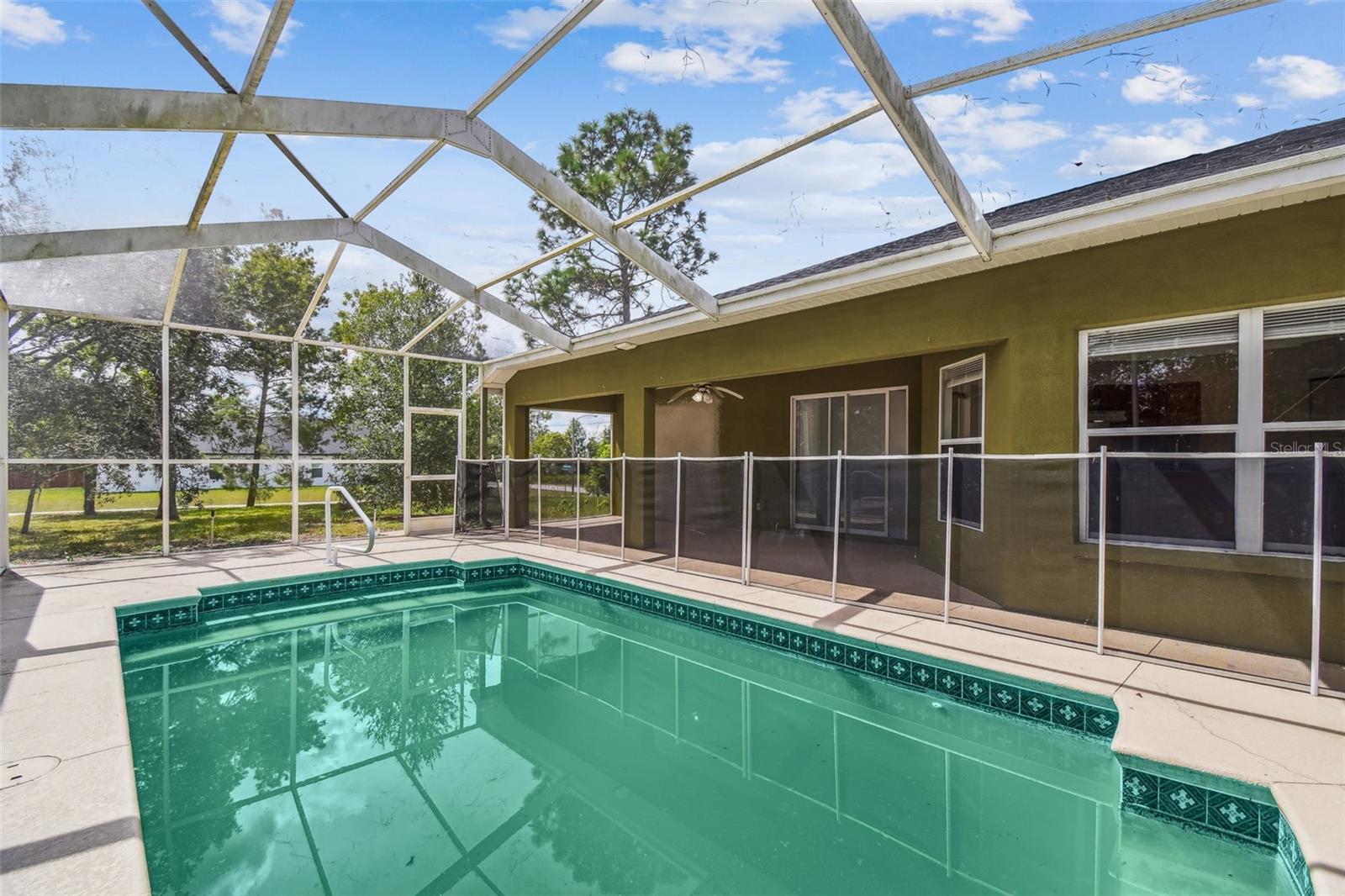 Listing photo id 47 for 2222 Champlain Avenue