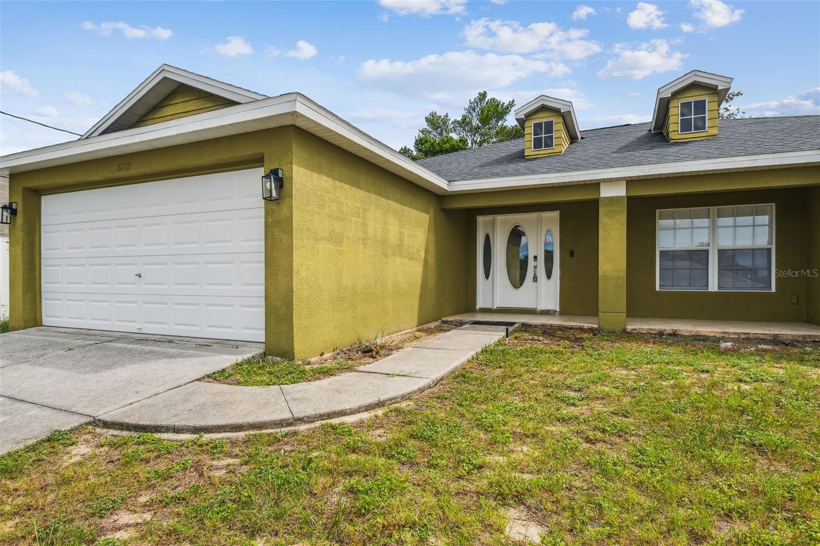 Listing photo id 3 for 2222 Champlain Avenue