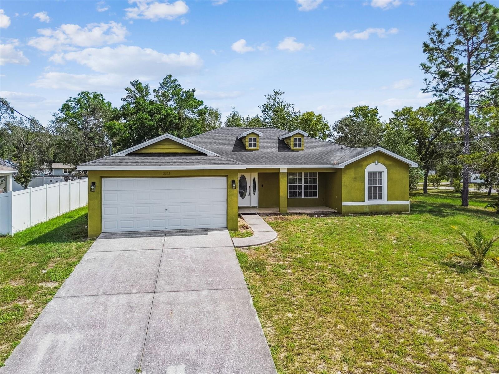 Listing photo id 52 for 2222 Champlain Avenue