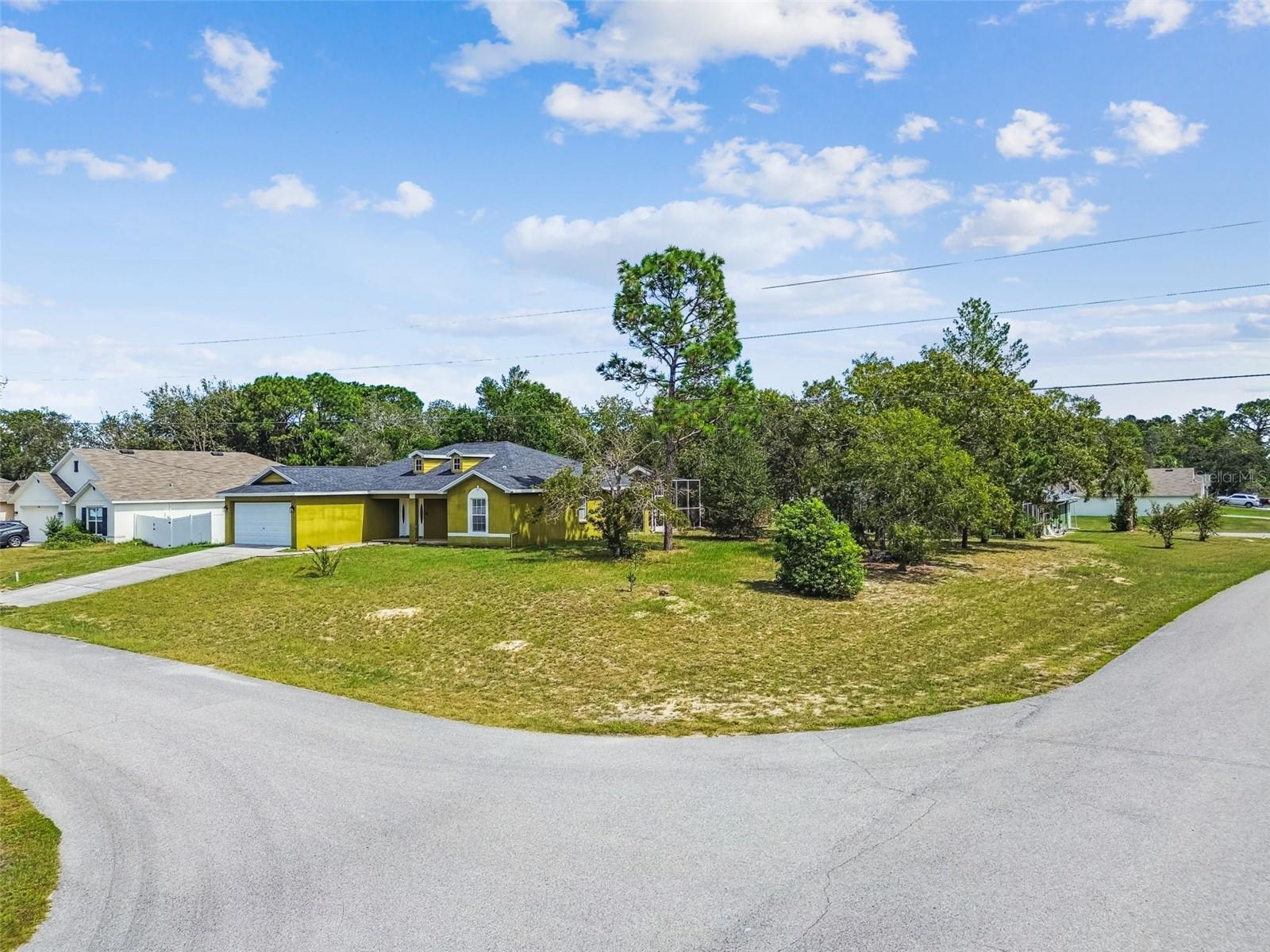 Listing photo id 55 for 2222 Champlain Avenue