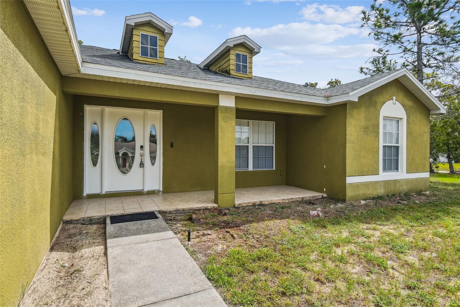 Listing photo id 4 for 2222 Champlain Avenue