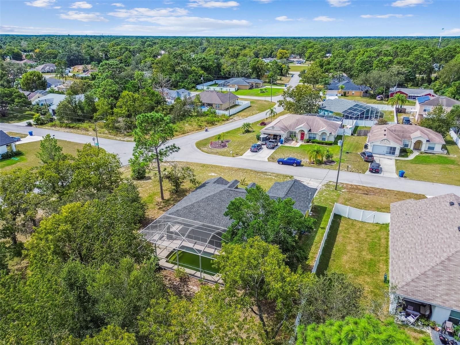 Listing photo id 71 for 2222 Champlain Avenue