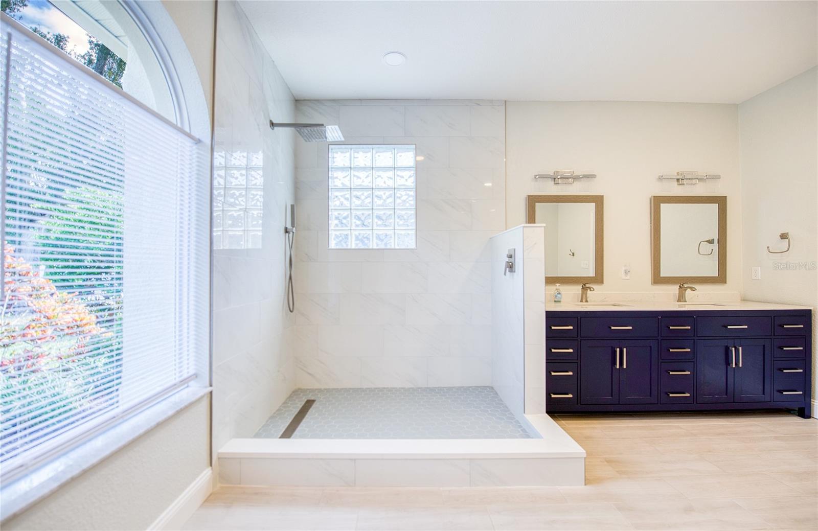 Image 20 of 54 For 13564 Oak Run Court