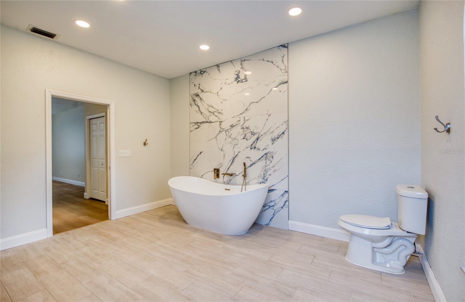 Image 22 of 54 For 13564 Oak Run Court