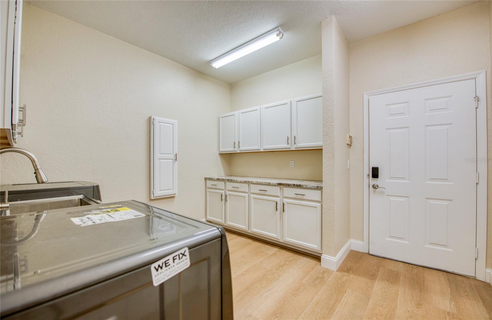 Image 36 of 54 For 13564 Oak Run Court