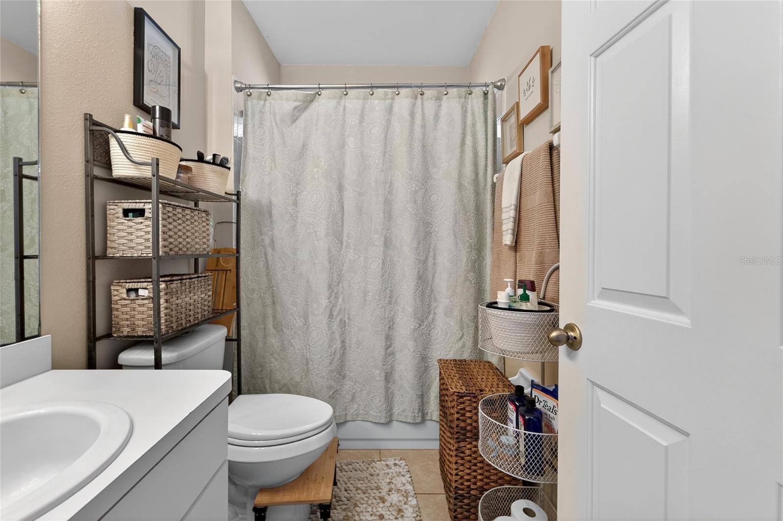 Image 22 of 37 For 6707 Summer Haven Drive