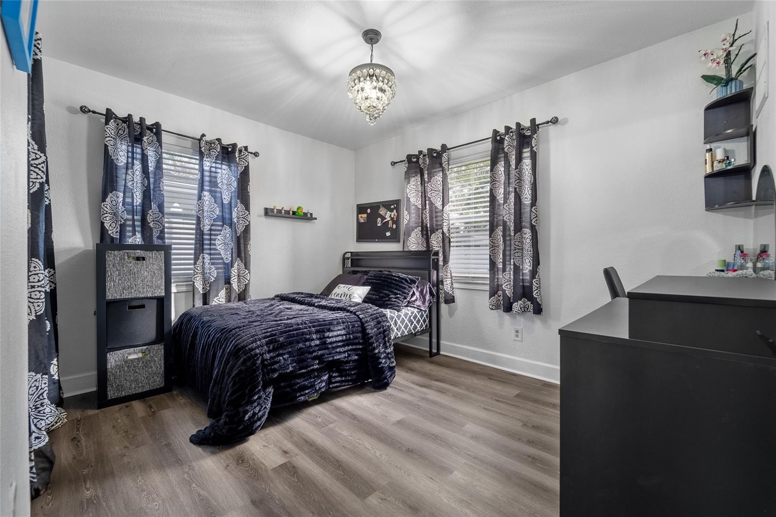 Image 17 of 30 For 4220 19 Street N